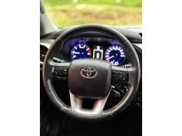 TOYOTA - HILUX - 2017/2018 - Prata - R$ 181.990,00