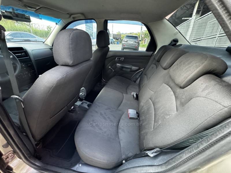 FIAT - SIENA - 2011/2012 - Cinza - R$ 35.990,00