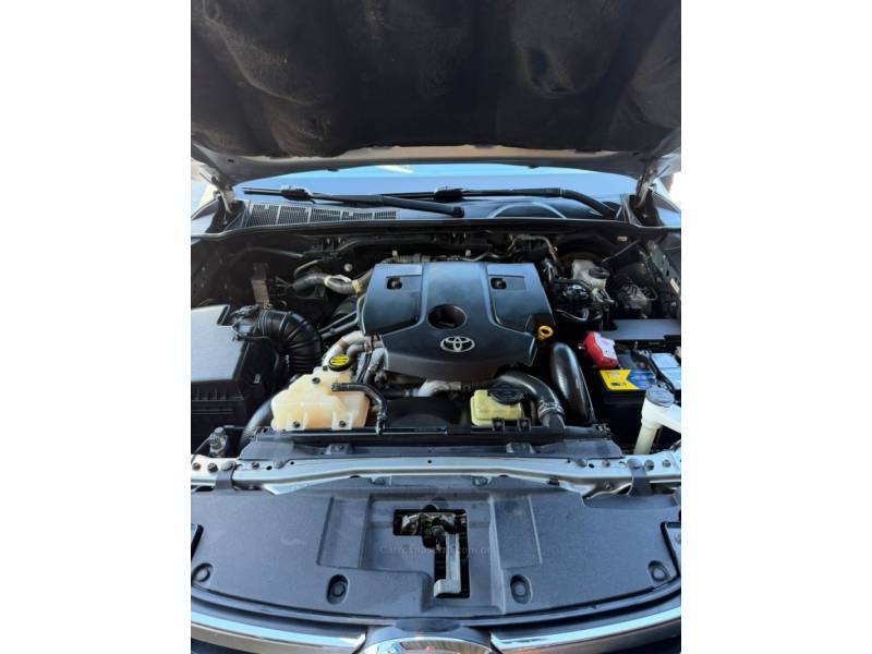 TOYOTA - HILUX - 2015/2016 - Prata - R$ 169.990,00