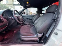 FIAT - STRADA - 2017/2018 - Branca - R$ 57.990,00