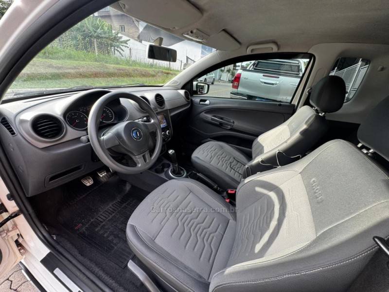 VOLKSWAGEN - SAVEIRO - 2012/2013 - Branca - R$ 55.990,00