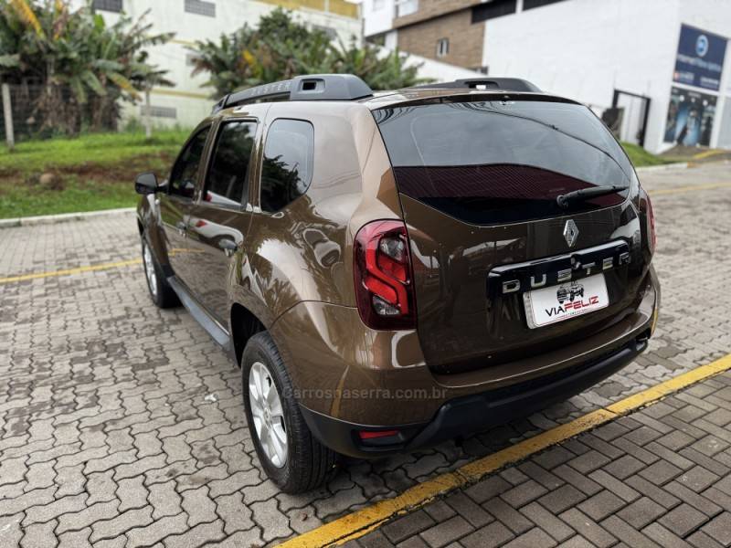 RENAULT - DUSTER - 2015/2016 - Marrom - R$ 61.990,00