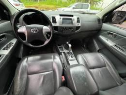 TOYOTA - HILUX - 2012/2013 - Bege - R$ 133.990,00
