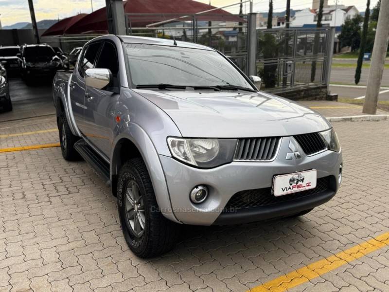 MITSUBISHI - L200 TRITON - 2008/2009 - Prata - R$ 94.990,00