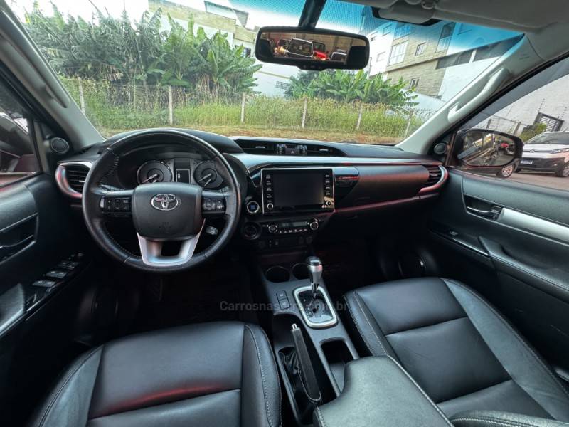 TOYOTA - HILUX - 2021/2021 - Cinza - R$ 224.990,00