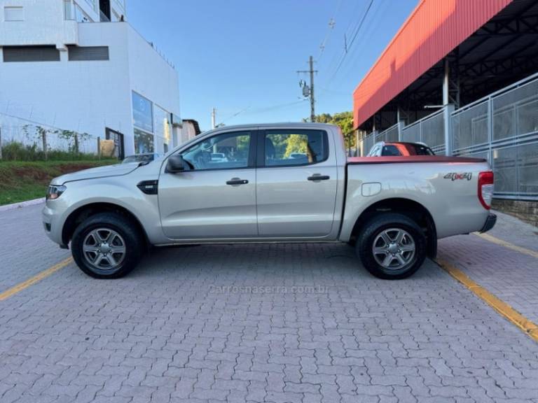 FORD - RANGER - 2018/2018 - Prata - R$ 134.990,00