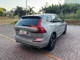 VOLVO - XC60 - 2017/2018 - Prata - R$ 184.990,00