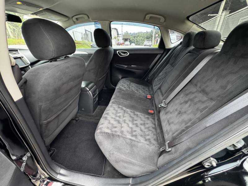 NISSAN - SENTRA - 2013/2014 - Preta - R$ 55.990,00
