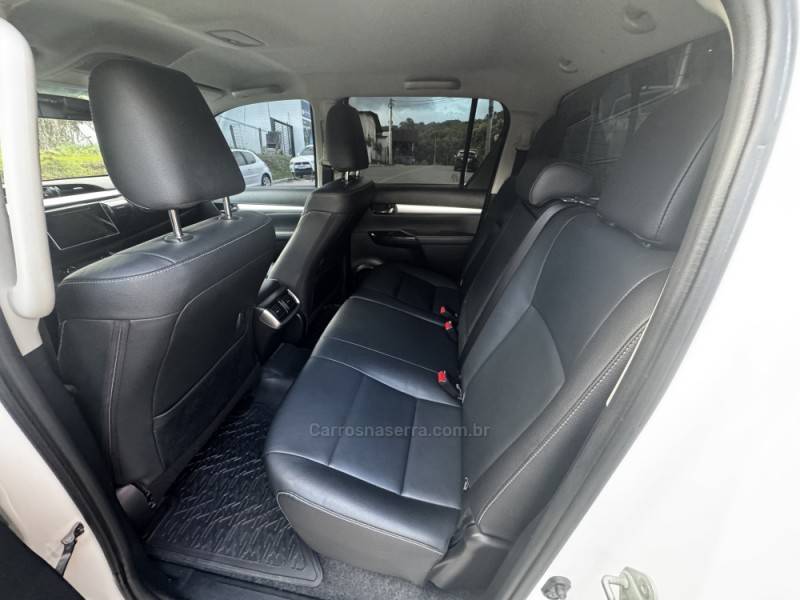 TOYOTA - HILUX - 2017/2018 - Branca - R$ 184.990,00