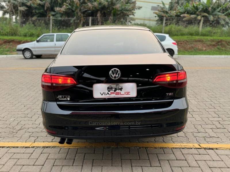 VOLKSWAGEN - JETTA - 2016/2017 - Preta - R$ 83.990,00