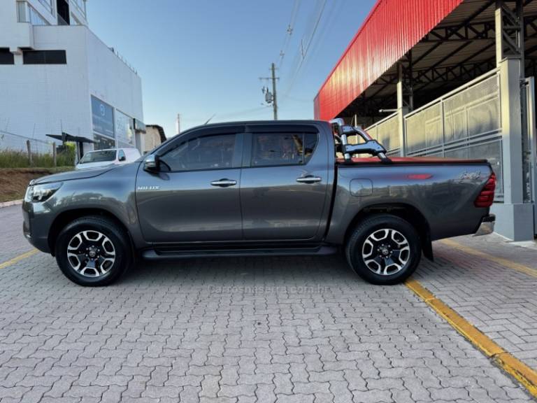 TOYOTA - HILUX - 2021/2021 - Cinza - R$ 224.990,00