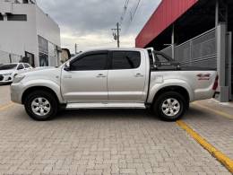 TOYOTA - HILUX - 2012/2012 - Prata - R$ 109.990,00