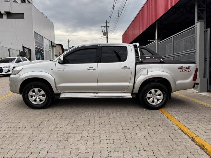 TOYOTA - HILUX - 2012/2012 - Prata - R$ 109.990,00