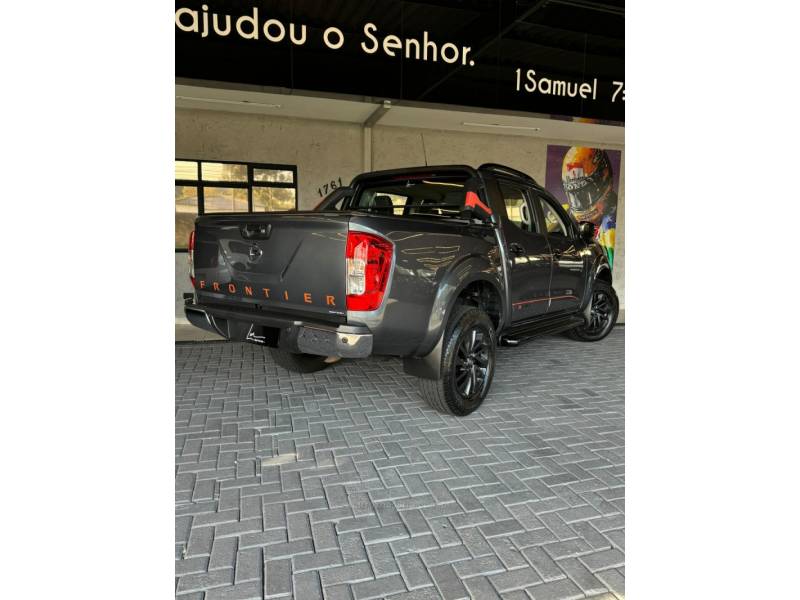 NISSAN - FRONTIER - 2021/2022 - Cinza - R$ 199.990,00