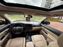 MITSUBISHI - OUTLANDER - 2015/2016 - Preta - R$ 119.990,00