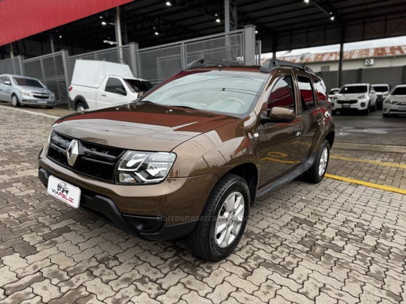 RENAULT - DUSTER - 2015/2016 - Marrom - R$ 61.990,00
