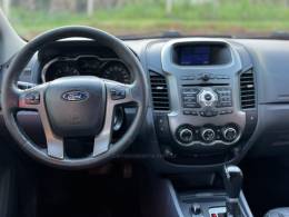 FORD - RANGER - 2012/2013 - Preta - R$ 111.990,00