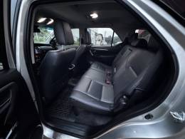 TOYOTA - HILUX SW4 - 2022/2022 - Prata - R$ 309.990,00