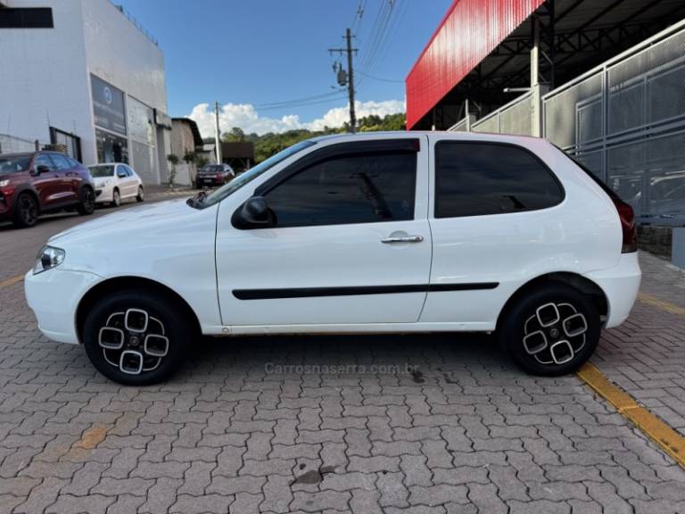 FIAT - PALIO - 2015/2016 - Branca - R$ 28.990,00