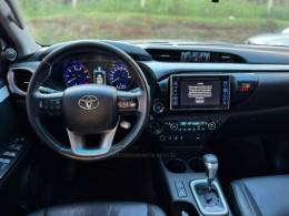 TOYOTA - HILUX - 2016/2016 - Prata - R$ 179.990,00