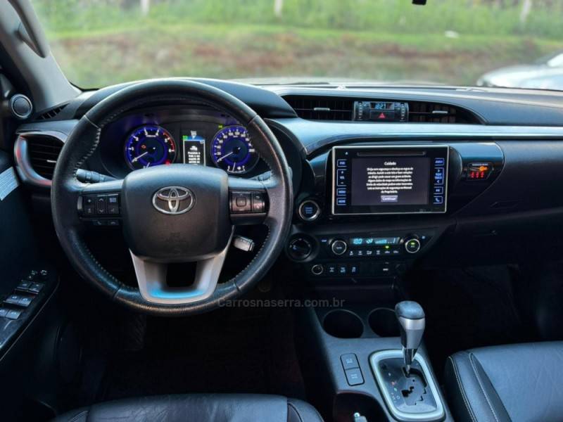 TOYOTA - HILUX - 2016/2016 - Prata - R$ 179.990,00