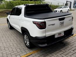 FIAT - STRADA - 2021/2022 - Branca - R$ 93.990,00