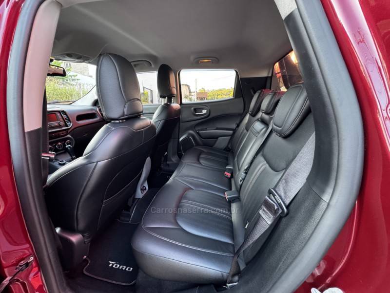 FIAT - TORO - 2016/2017 - Vermelha - R$ 100.990,00