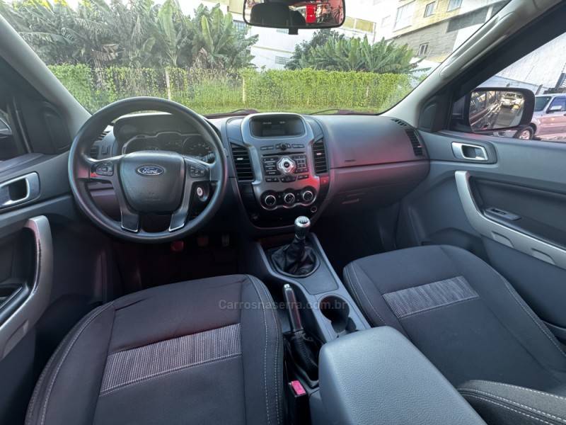 FORD - RANGER - 2014/2014 - Cinza - R$ 89.990,00