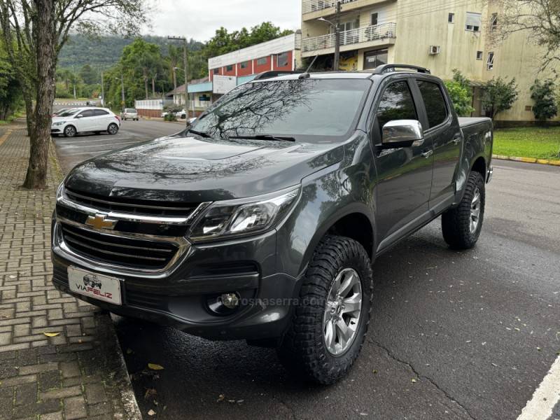 CHEVROLET - S10 - 2016/2017 - Cinza - R$ 154.990,00