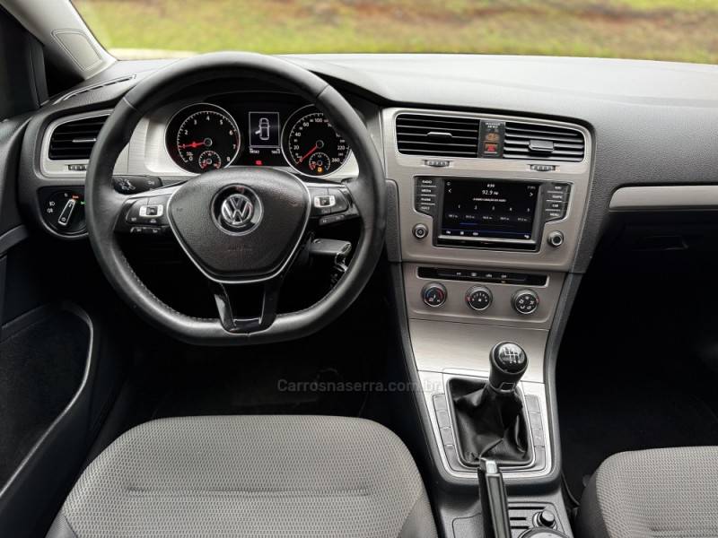 VOLKSWAGEN - GOLF - 2016/2017 - Prata - R$ 84.990,00