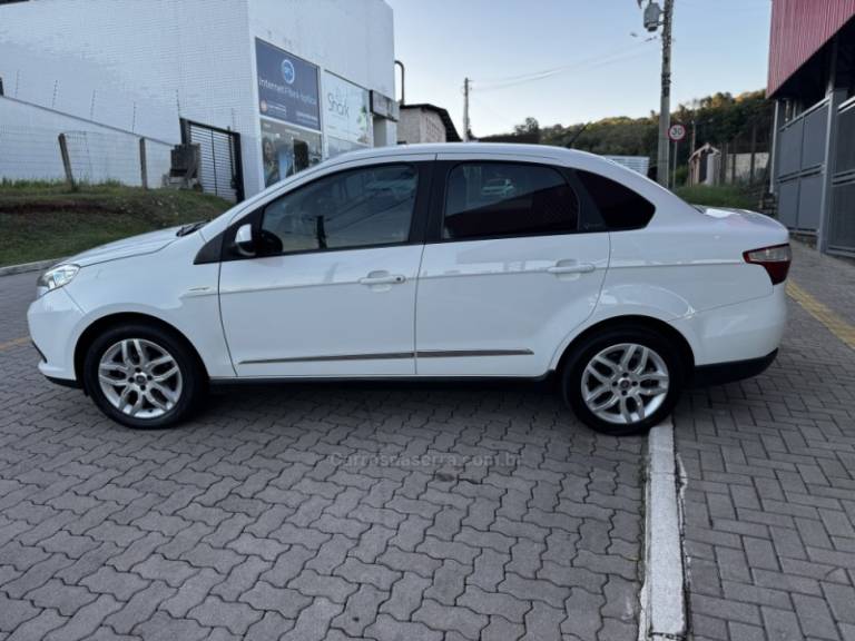 FIAT - GRAND SIENA - 2012/2013 - Branca - R$ 36.990,00