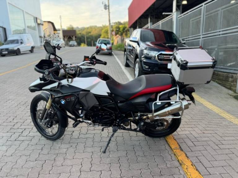 BMW - F 800 - 2016/2016 - Branca - R$ 49.990,00