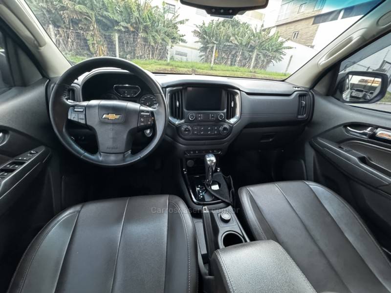 CHEVROLET - S10 - 2022/2023 - Branca - R$ 209.990,00