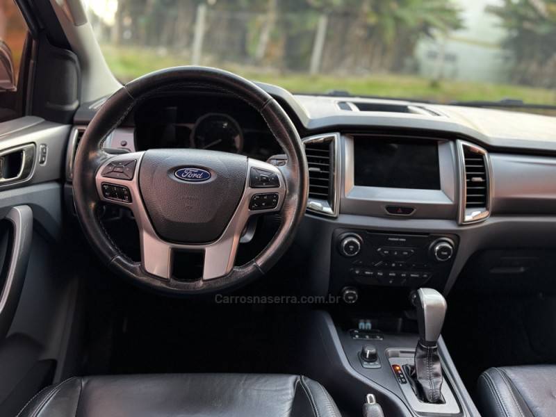 FORD - RANGER - 2018/2019 - Preta - R$ 159.990,00