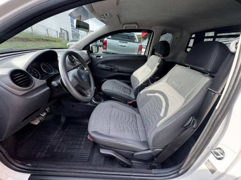 VOLKSWAGEN - SAVEIRO - 2012/2013 - Branca - R$ 55.990,00