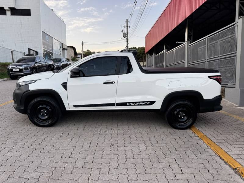 FIAT - STRADA - 2022/2022 - Branca - R$ 71.990,00