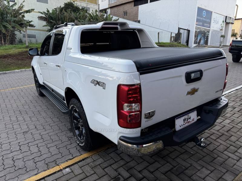 CHEVROLET - S10 - 2022/2023 - Branca - R$ 209.990,00