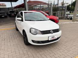 VOLKSWAGEN - POLO SEDAN - 2013/2014 - Branca - R$ 45.990,00