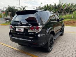 TOYOTA - HILUX SW4 - 2011/2012 - Preta - R$ 144.990,00