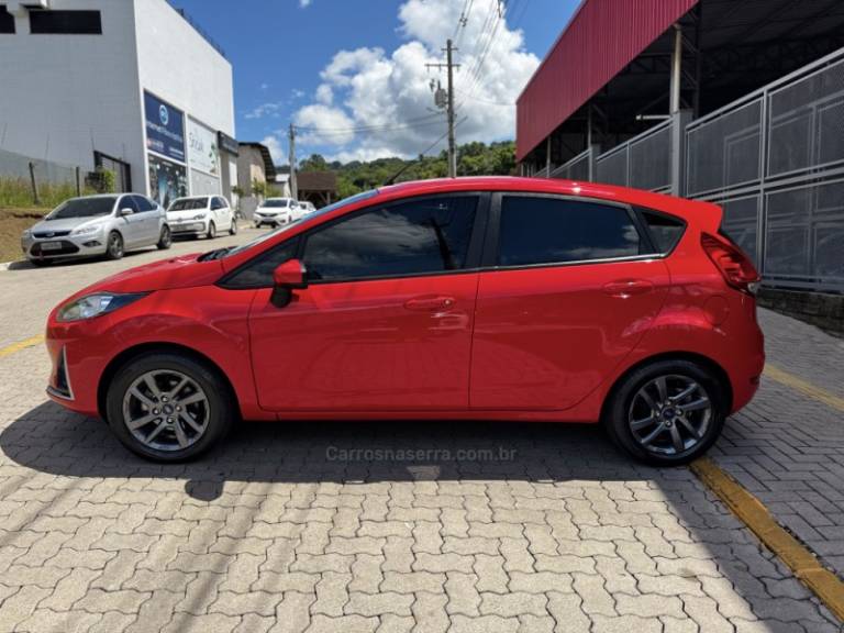 FORD - FIESTA - 2018/2018 - Vermelha - R$ 63.990,00