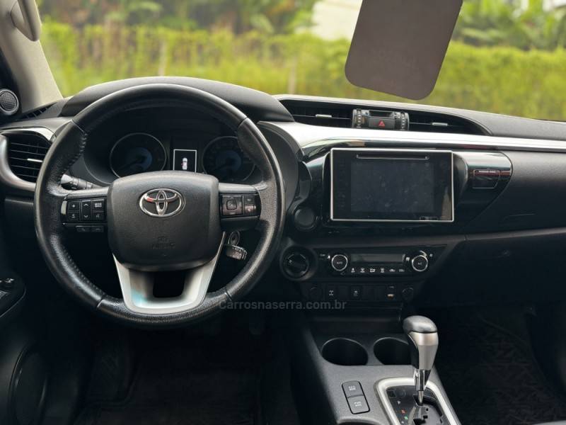 TOYOTA - HILUX - 2015/2016 - Prata - R$ 169.990,00