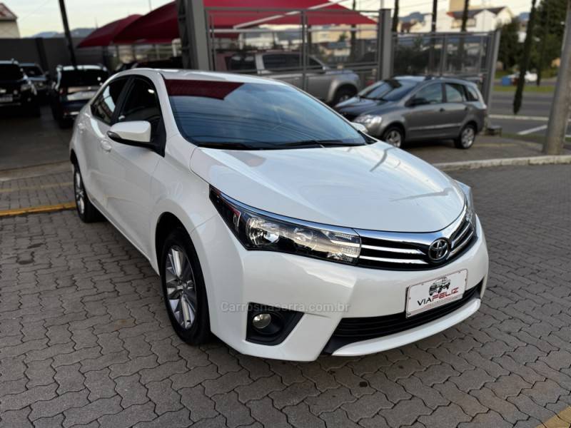 TOYOTA - COROLLA - 2016/2017 - Branca - R$ 94.990,00