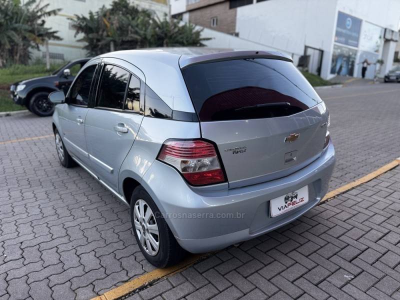 CHEVROLET - AGILE - 2010/2011 - Prata - R$ 36.990,00