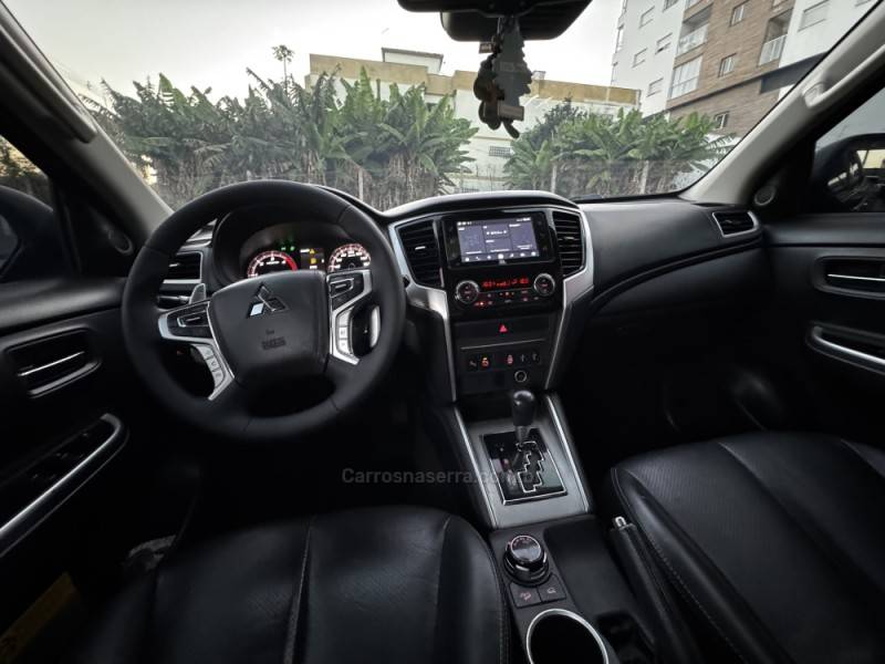 MITSUBISHI - L200 TRITON - 2021/2022 - Cinza - R$ 199.990,00