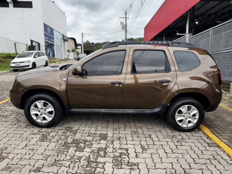 RENAULT - DUSTER - 2015/2016 - Marrom - R$ 61.990,00