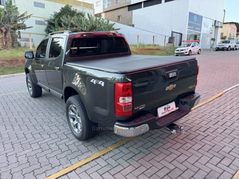 CHEVROLET - S10 - 2016/2017 - Cinza - R$ 154.990,00