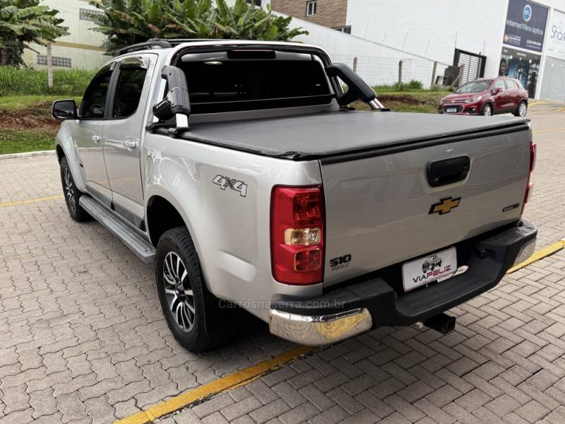 CHEVROLET - S10 - 2017/2018 - Prata - R$ 144.990,00
