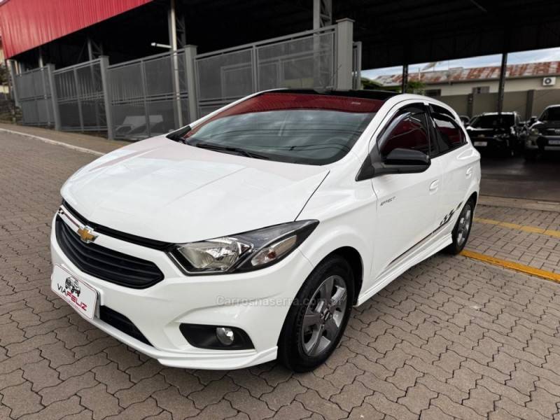 CHEVROLET - ONIX - 2017/2018 - Branca - R$ 66.990,00