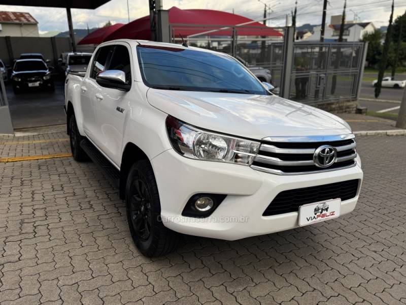 TOYOTA - HILUX - 2017/2018 - Branca - R$ 184.990,00