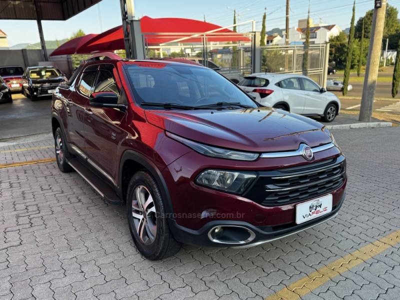 FIAT - TORO - 2016/2017 - Vermelha - R$ 100.990,00